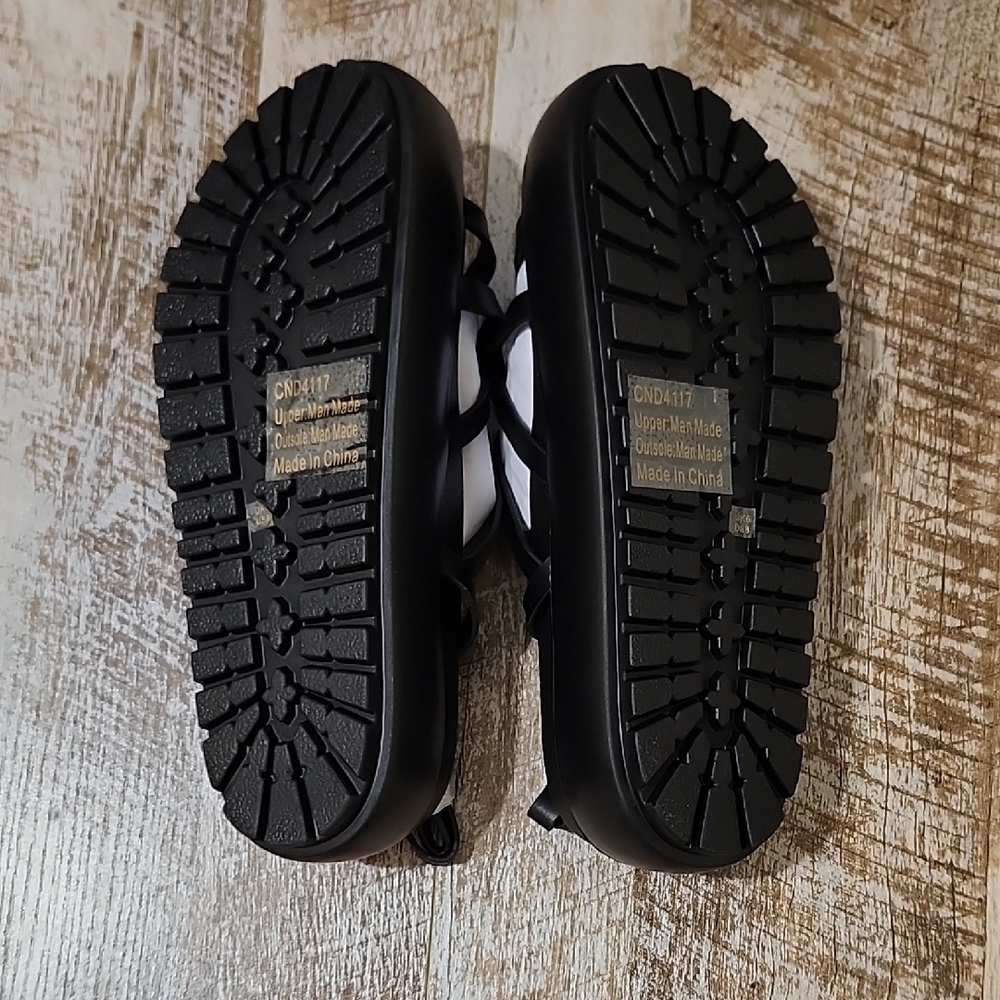 PrettyLittleThing Black Sandals with Open Toe and Thick Sole - Picture 7 of 10